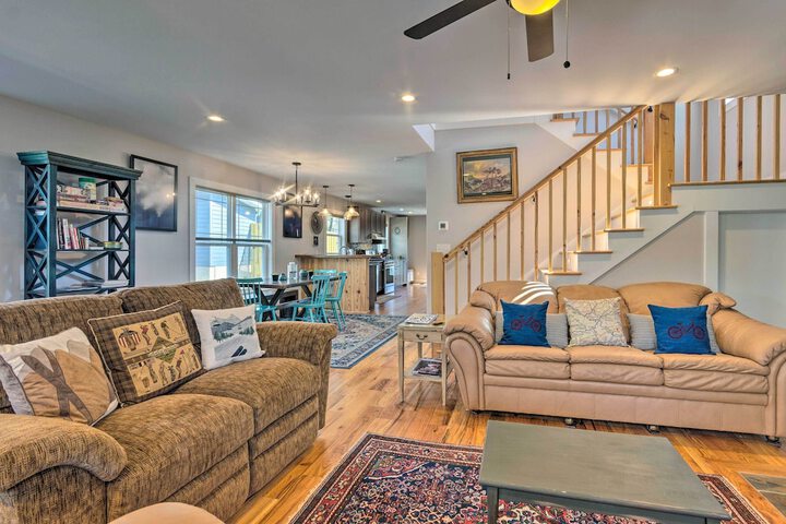 Downtown Brevard Retreat With Fire Pit & Deck!