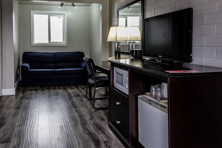 Room 12 of 16