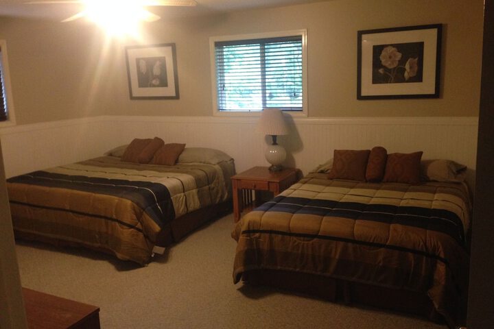 Room 6 of 12