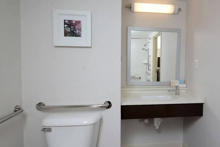 Room 18 of 32