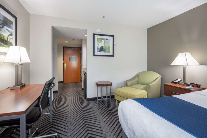 Room 26 of 40