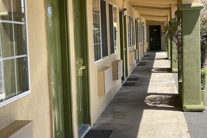 Hotel 4 of 12