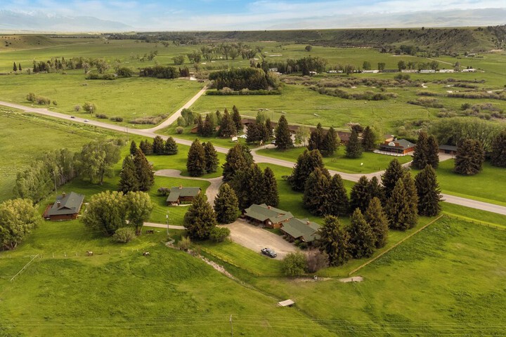 El Western Cabins & Lodges