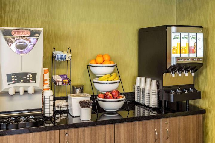 Breakfast/Coffee Service 26 of 38