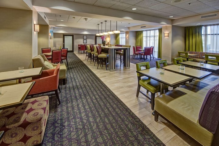 Hampton Inn by Hilton Dunn