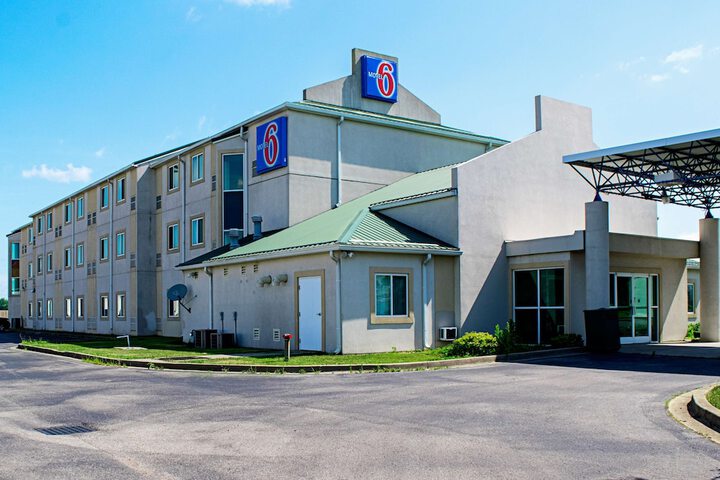 Motel 6 Seymour IN - North