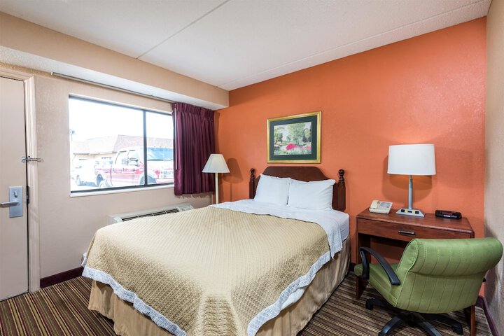 Room 17 of 27