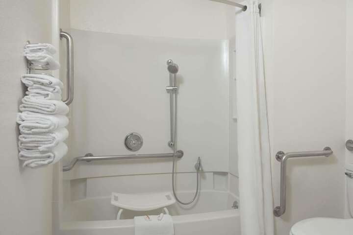 Room 17 of 28
