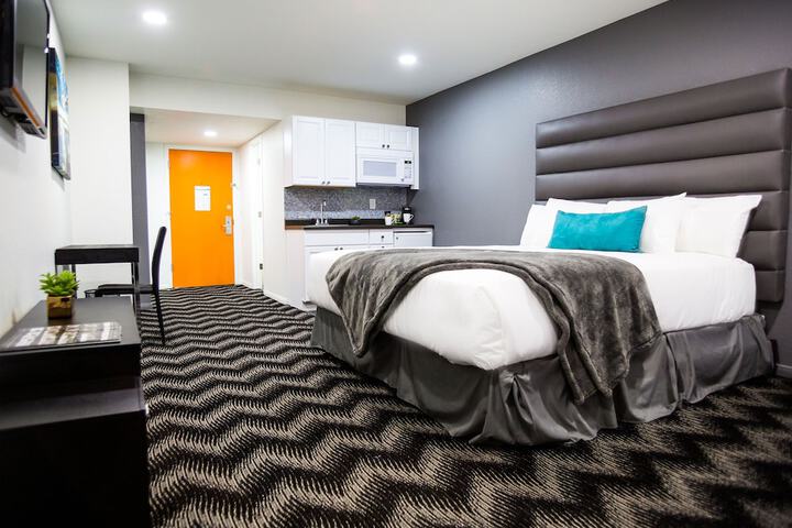 Room 9 of 18