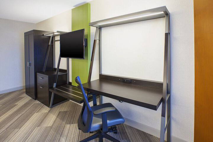 Holiday Inn Express Hotel & Suites Chicago-Midway Airport by IHG