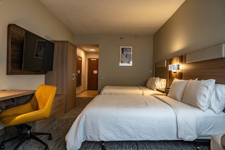 Room 28 of 61