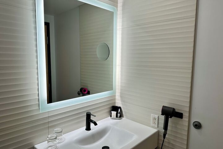 Hotel Le Dauphin Montreal Centre Ville