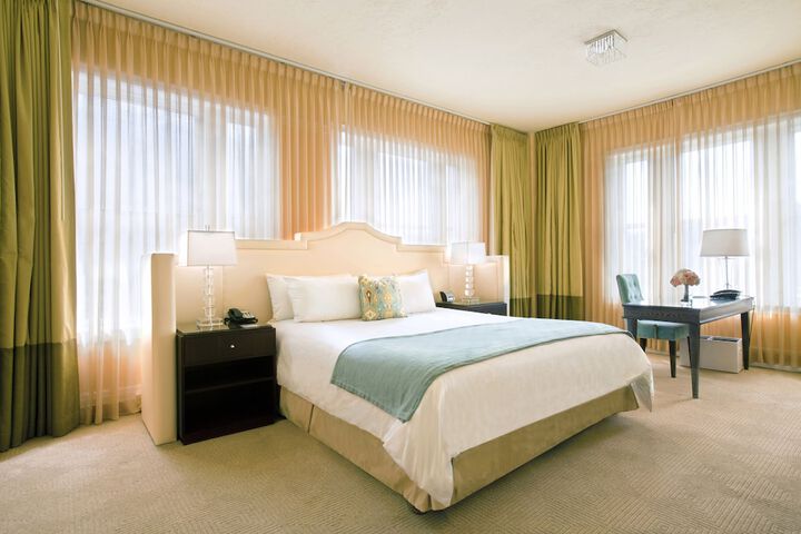 Room 17 of 60