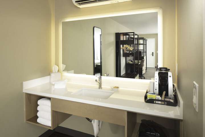 Waypoint Hotel