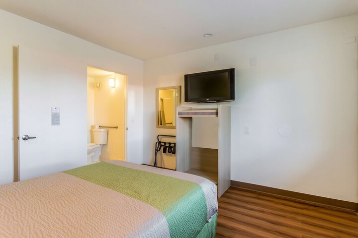 Room 27 of 29