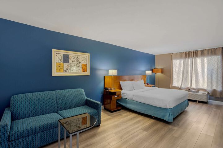 Room 32 of 43