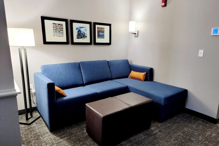 Room 9 of 38