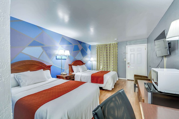 Room 30 of 35