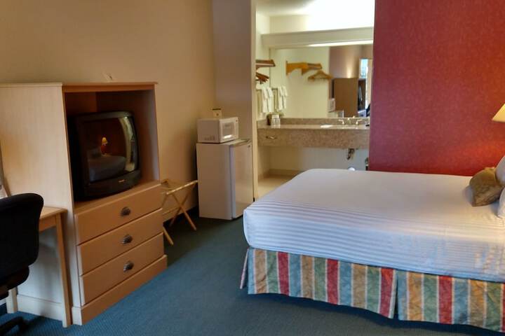 Room 32 of 43