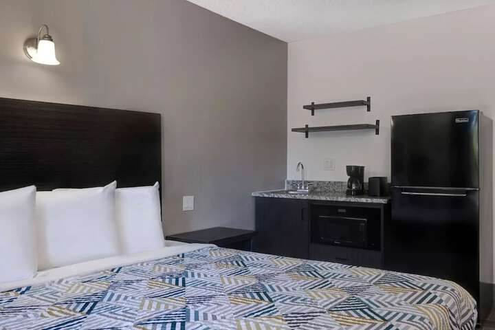 Room 17 of 44