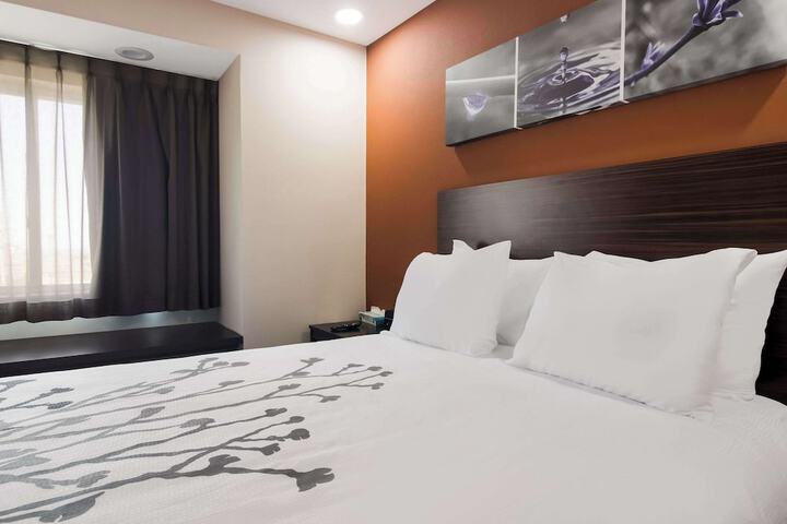 Room 16 of 38