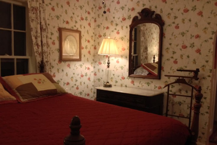 Room 27 of 51