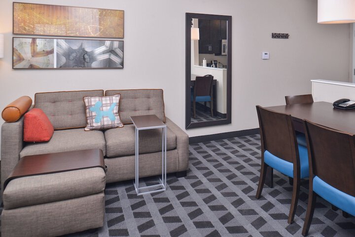 Room 26 of 40