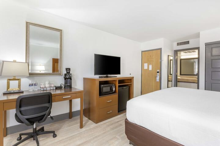 Room 16 of 36
