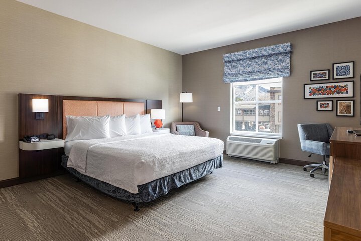 Hampton Inn & Suites Logan