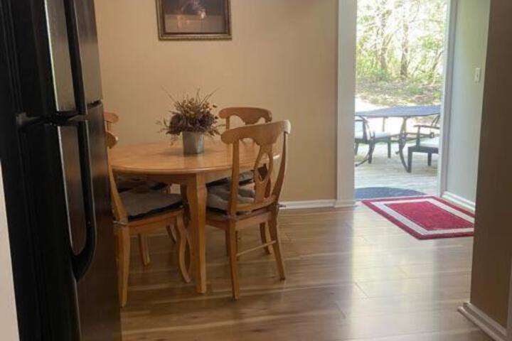 102 Acre Pet Friendly Horse Farm! Bring your horse too!