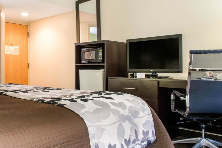 Room 10 of 36