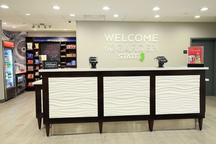 Hampton Inn & Suites Mount Laurel / Moorestown