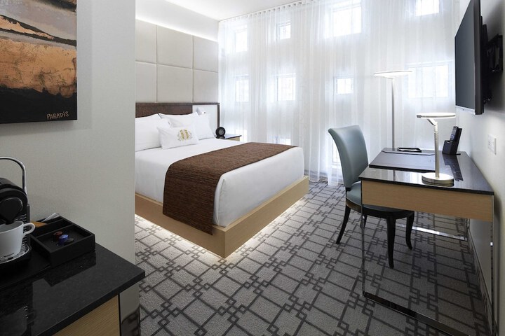Room 19 of 48