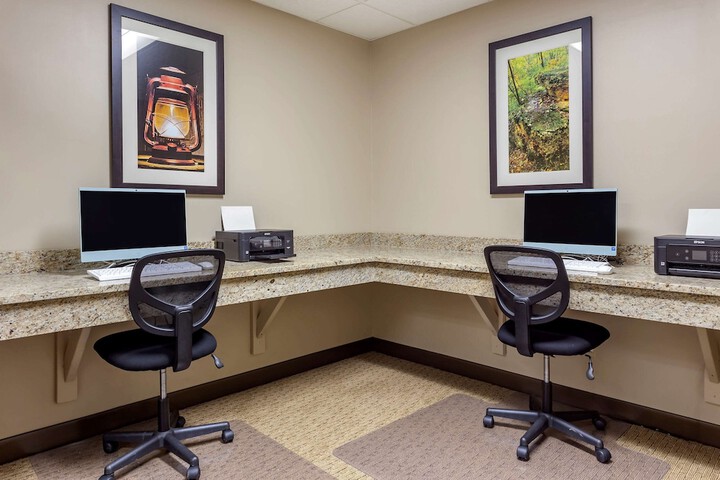 Business Center 73 of 74