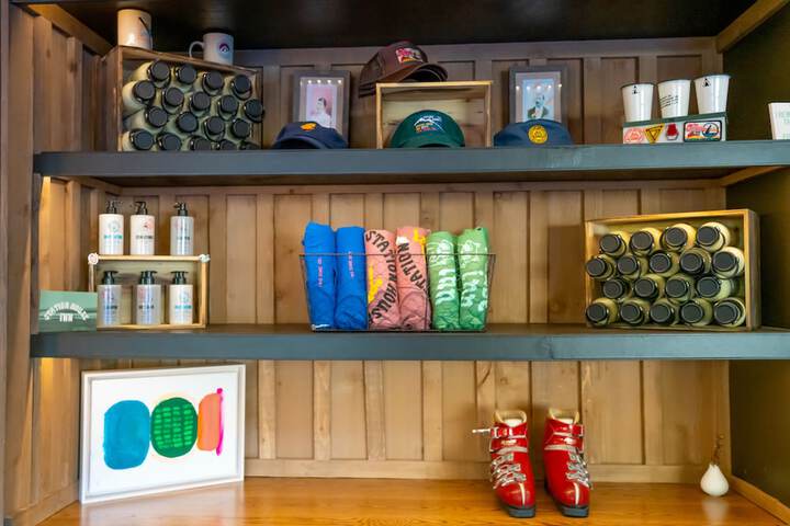 Gift Shop 64 of 67