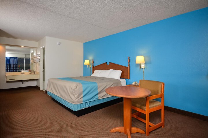 Motel 6 Pulaski TN
