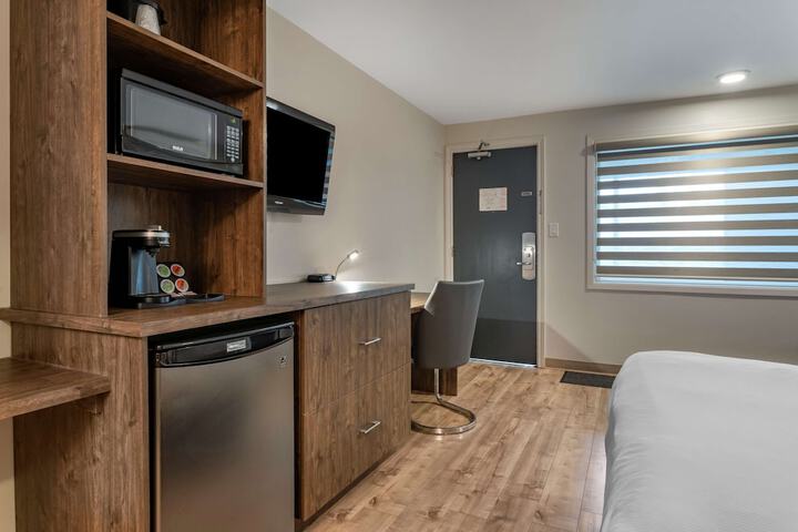 Room 33 of 59