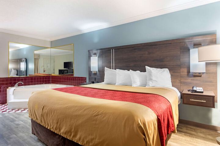 Room 6 of 26