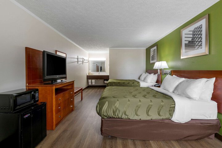 Room 18 of 28