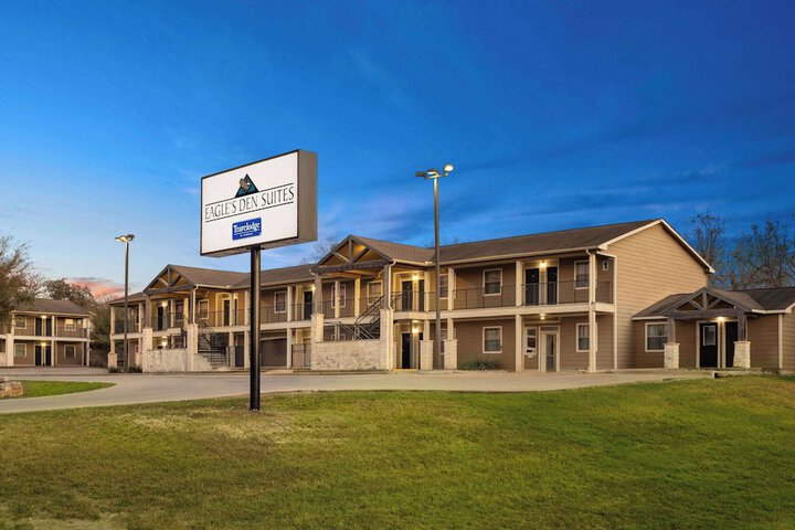 Eagles Den Three Rivers Texas a Travelodge by Wyndham