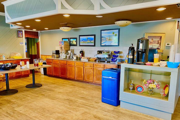 Days Inn by Wyndham Pensacola - Historic Downtown