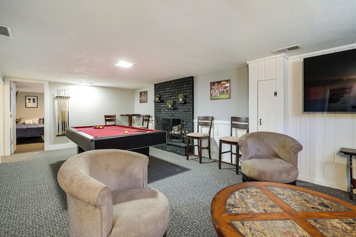 Inviting Minneapolis Vacation Rental w / Game Room!