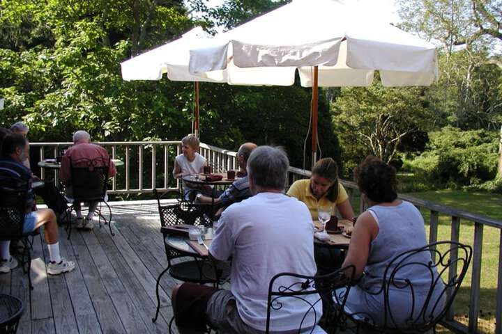 Dining 31 of 33