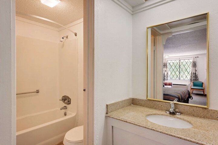 Room 15 of 17