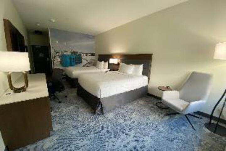 Suite 4 of 18