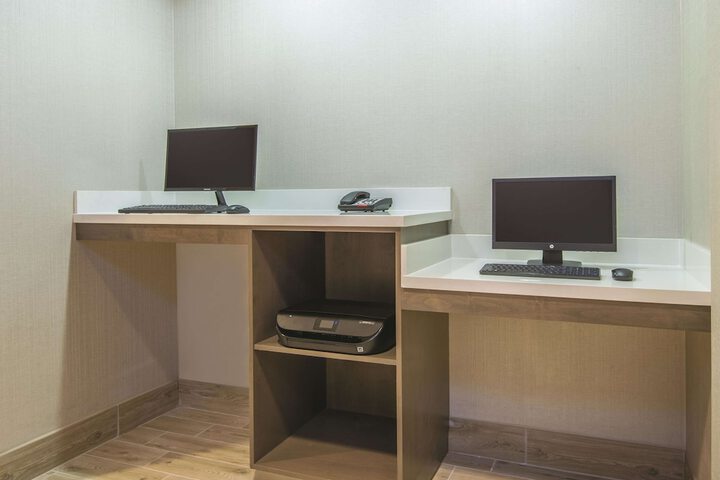 Business Center 44 of 44
