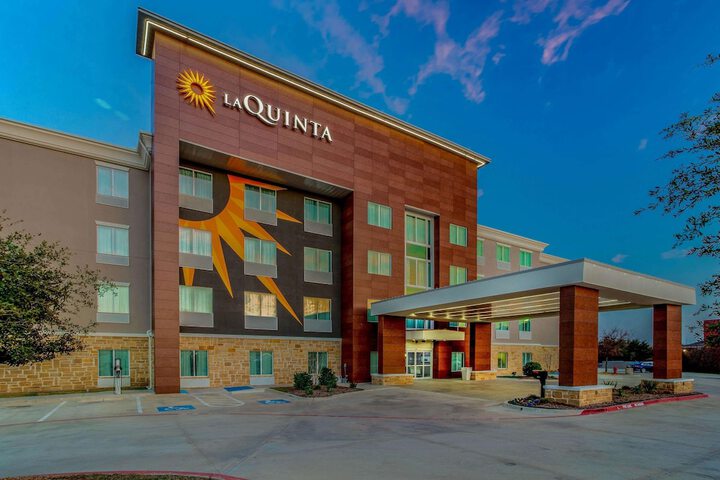 La Quinta Inn & Suites by Wyndham Northlake Fort Worth