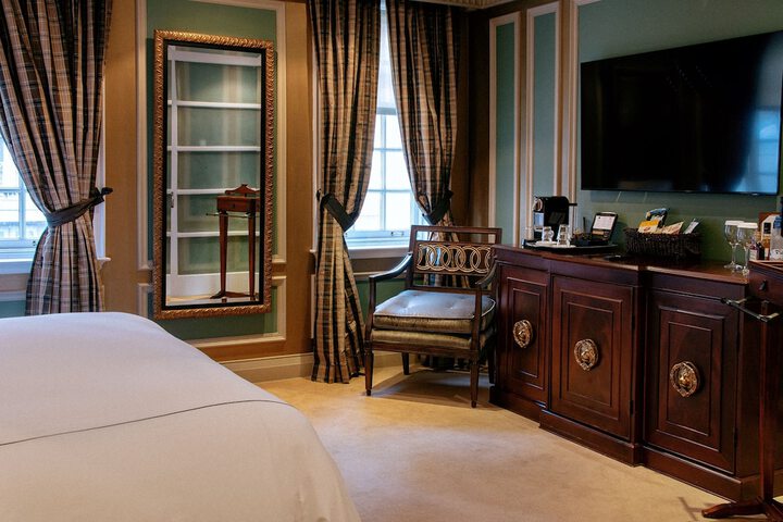 Room 35 of 61