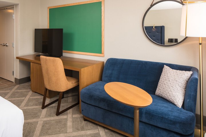 Room 15 of 32