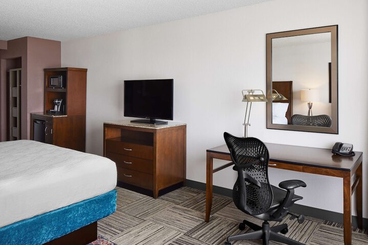 Room 9 of 28
